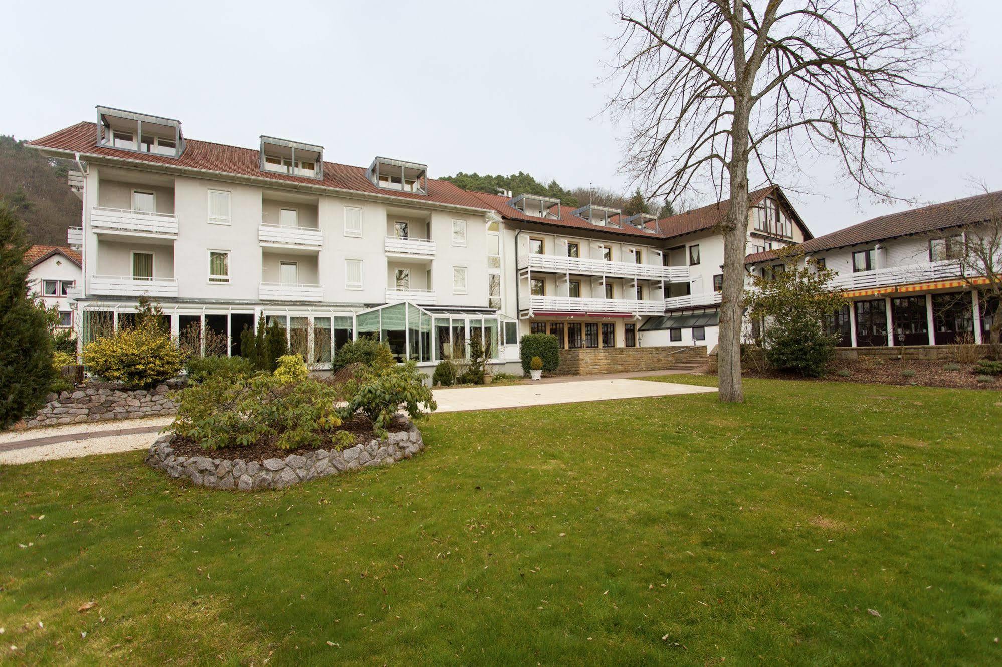 Hotel Kurparkblick Bad Bergzabern Bagian luar foto